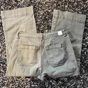wide leg high rise khaki capri length  jeans. Great quality and fast shipping!